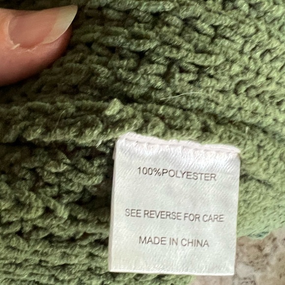 Green Knit fringed Grandma sweater size Large
Never worn - Picture 4 of 4